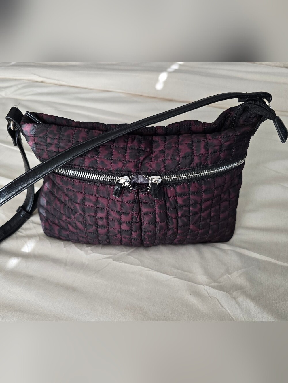 MAX STUDIO Puffer Crossbody Bag Adjust Strap Quilted Puffy Burg/Blk EUC $23